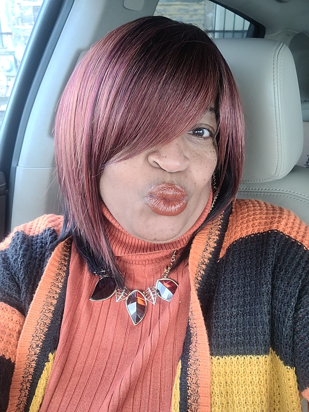 Customer photo review of Freetress Equal Synthetic Hair Wig LITE 002