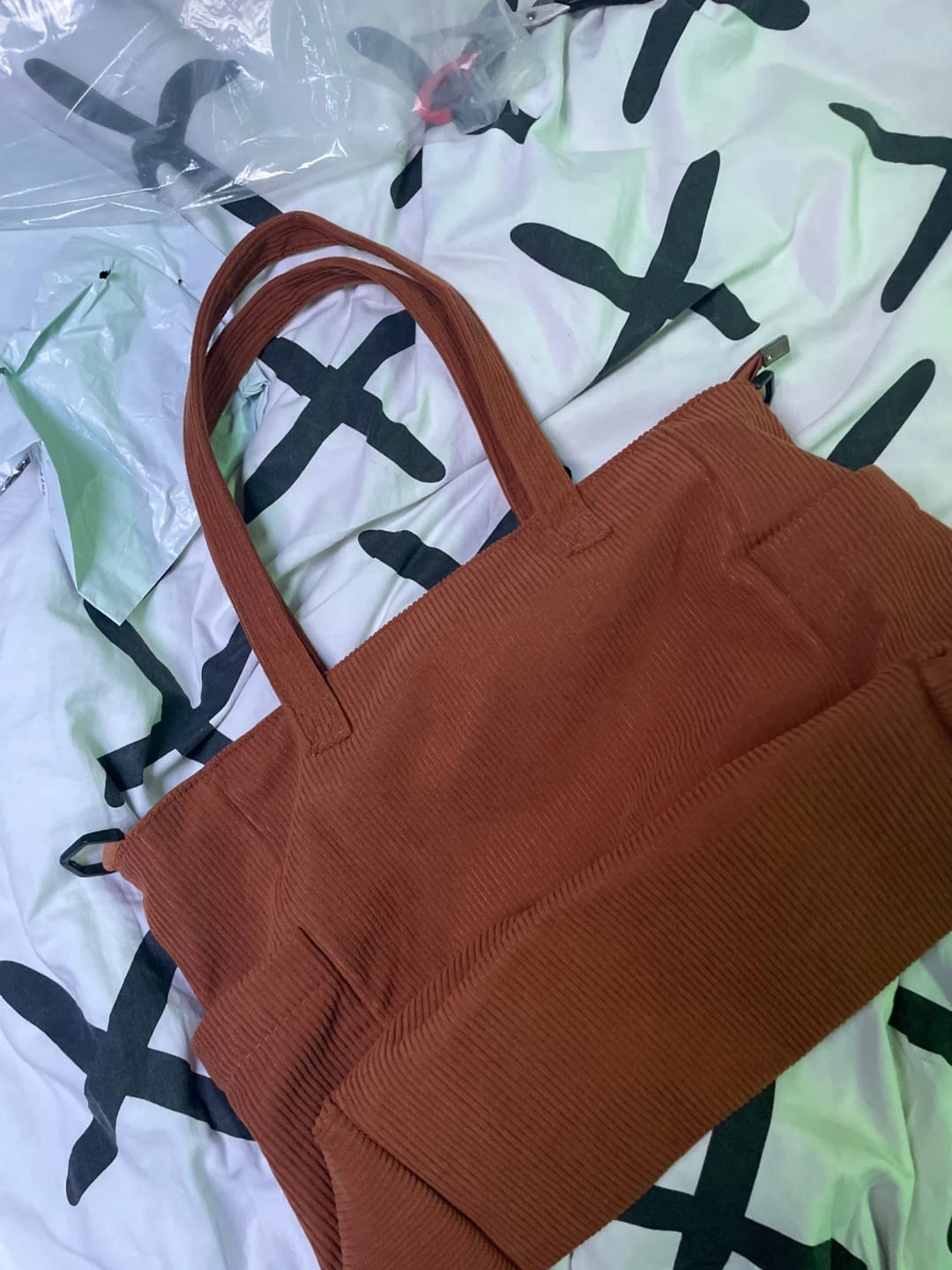 Customer photo review of KATIA - Grand Sac à Main Bandoulière en Velours Côtelé