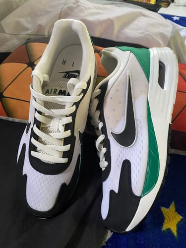Customer photo review of Nike Men's Air Max Solo Casual Shoes
