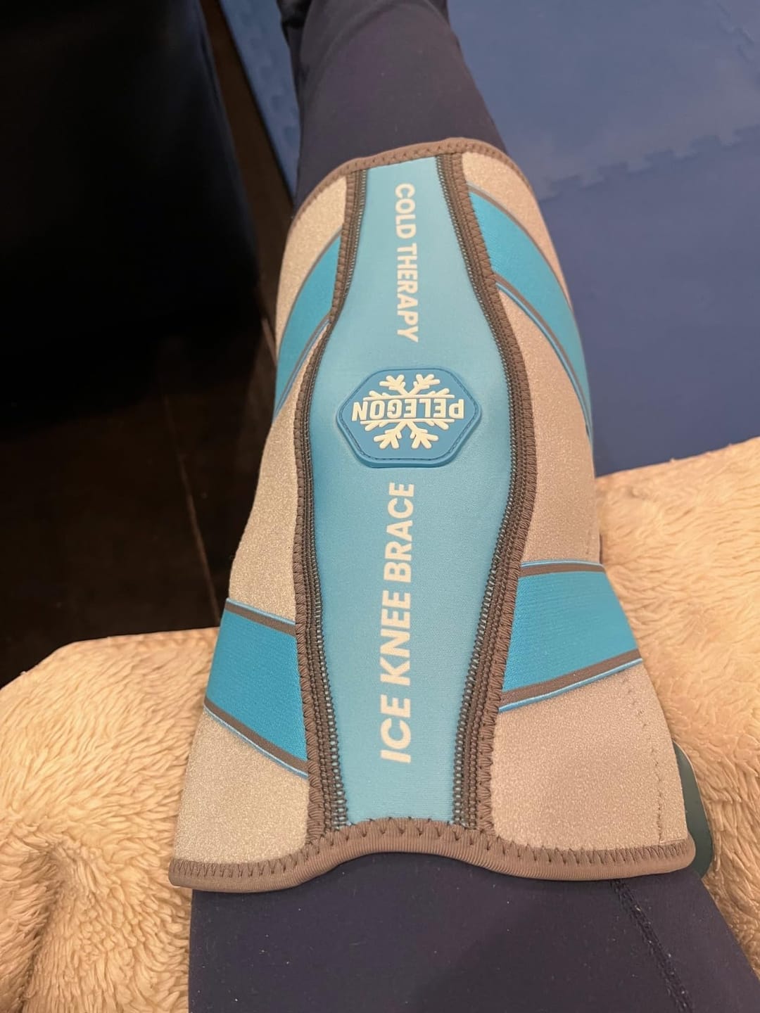 Customer photo review of Knee Ice Pack Wrap