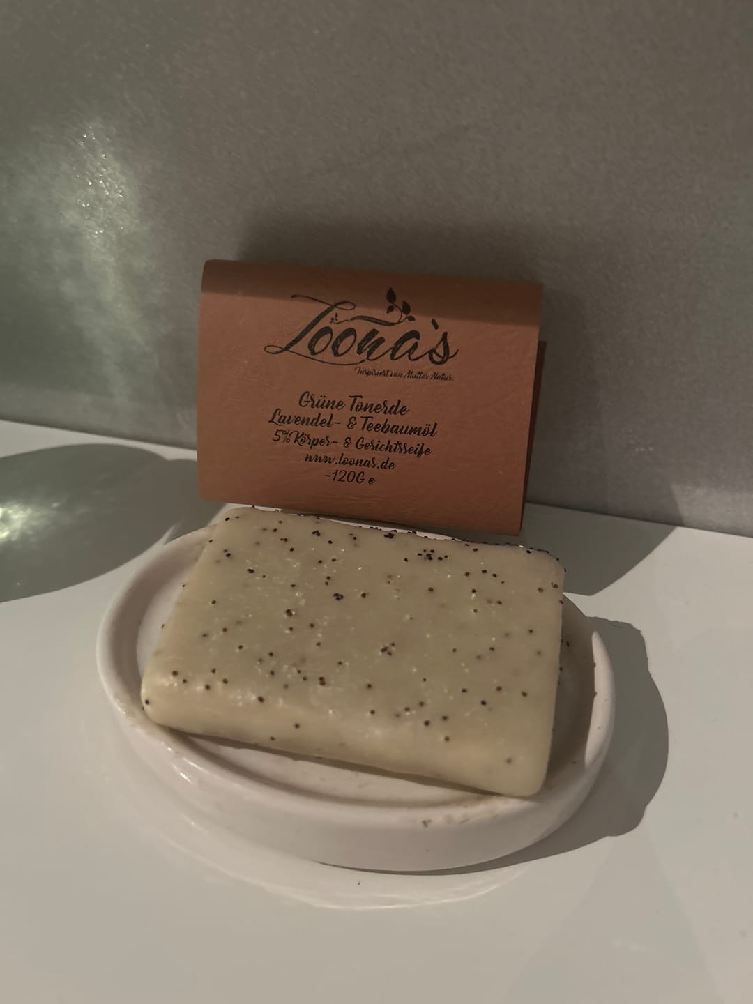 Customer photo review of Grüne Tonerde mit Lavendel- & Teebaumöl (Für normale & Mischhaut)