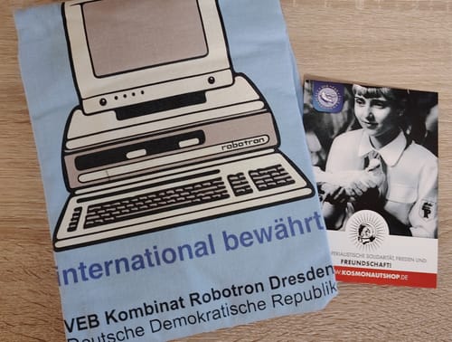 Customer photo review of PREMIUM SHIRT UNISEX • ROBOTRON COMPUTER DRESDEN