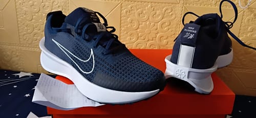 Customer photo review of Nike Men's Interact Run Road Running Shoes