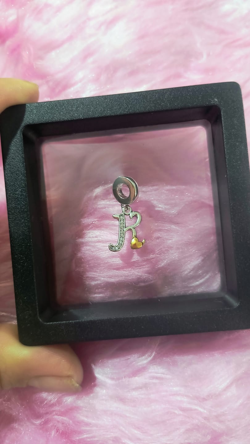 Customer photo review of Charm Letras del Alfabeto y Corazón Dorado