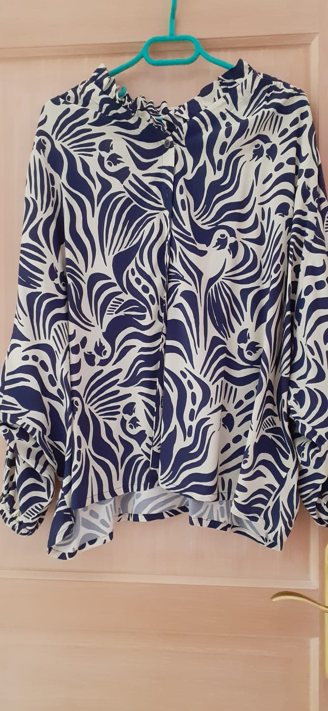 Customer photo review of Blouse Miléna - viscose Ara bleu/ivoire