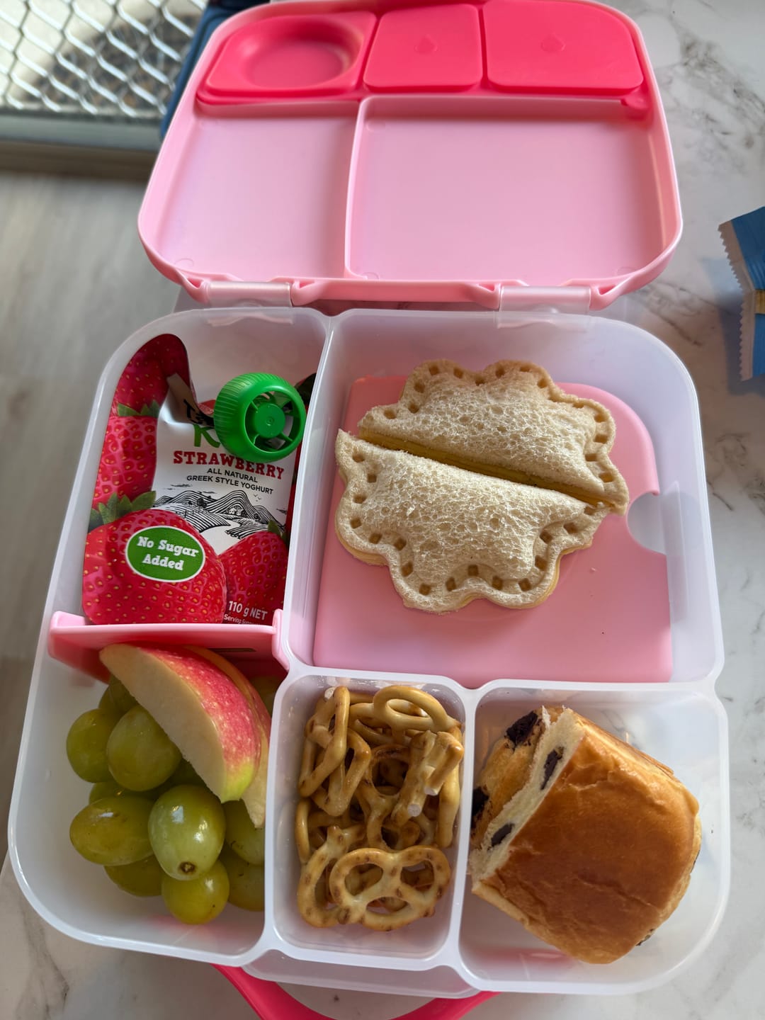 Customer photo review of b.box Lunchbox - Flamingo Fizz