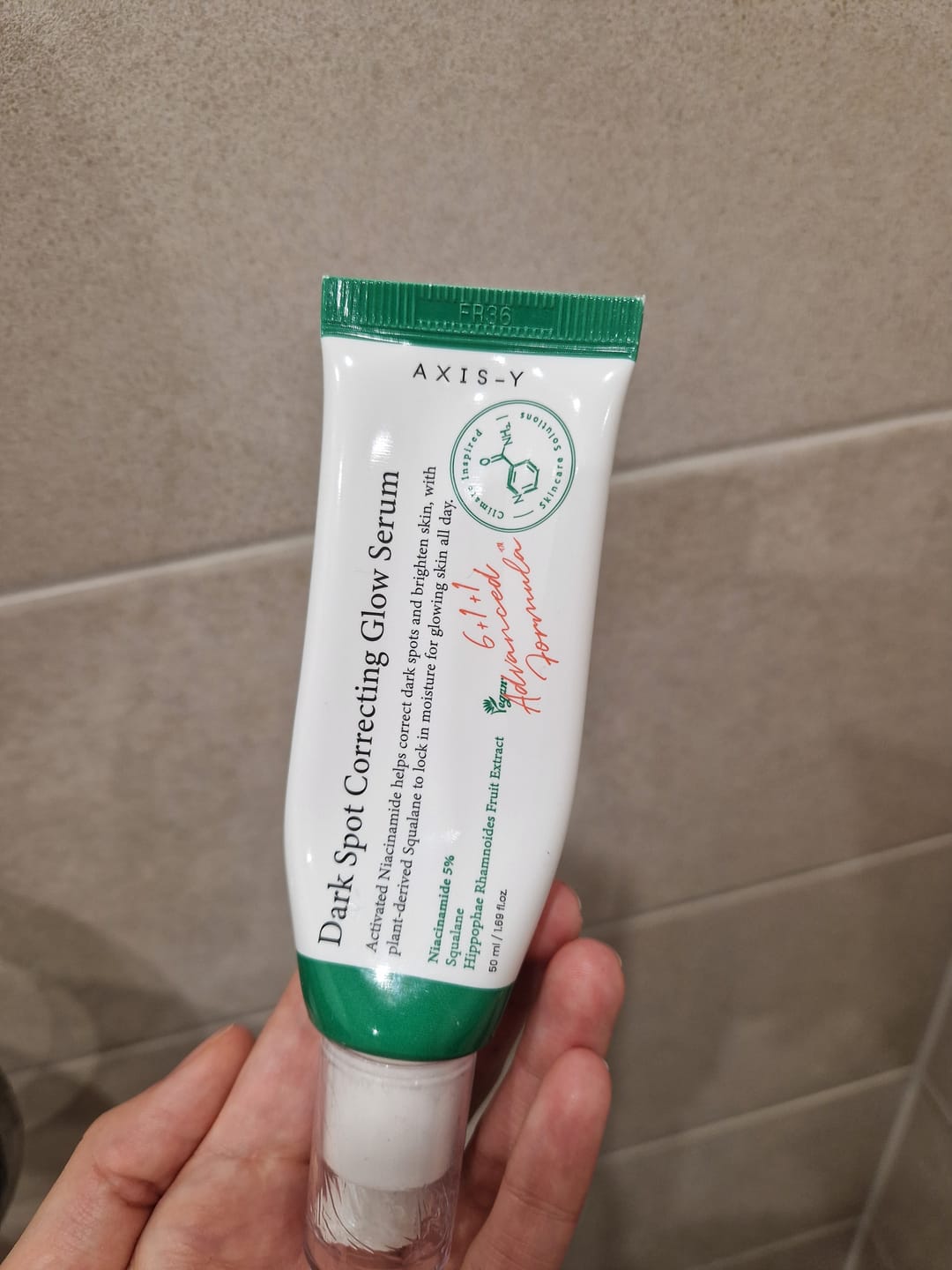 Customer photo review of Serums tumšo plankumu korekcijai AXIS-Y Dark Spot Correcting Glow Serum