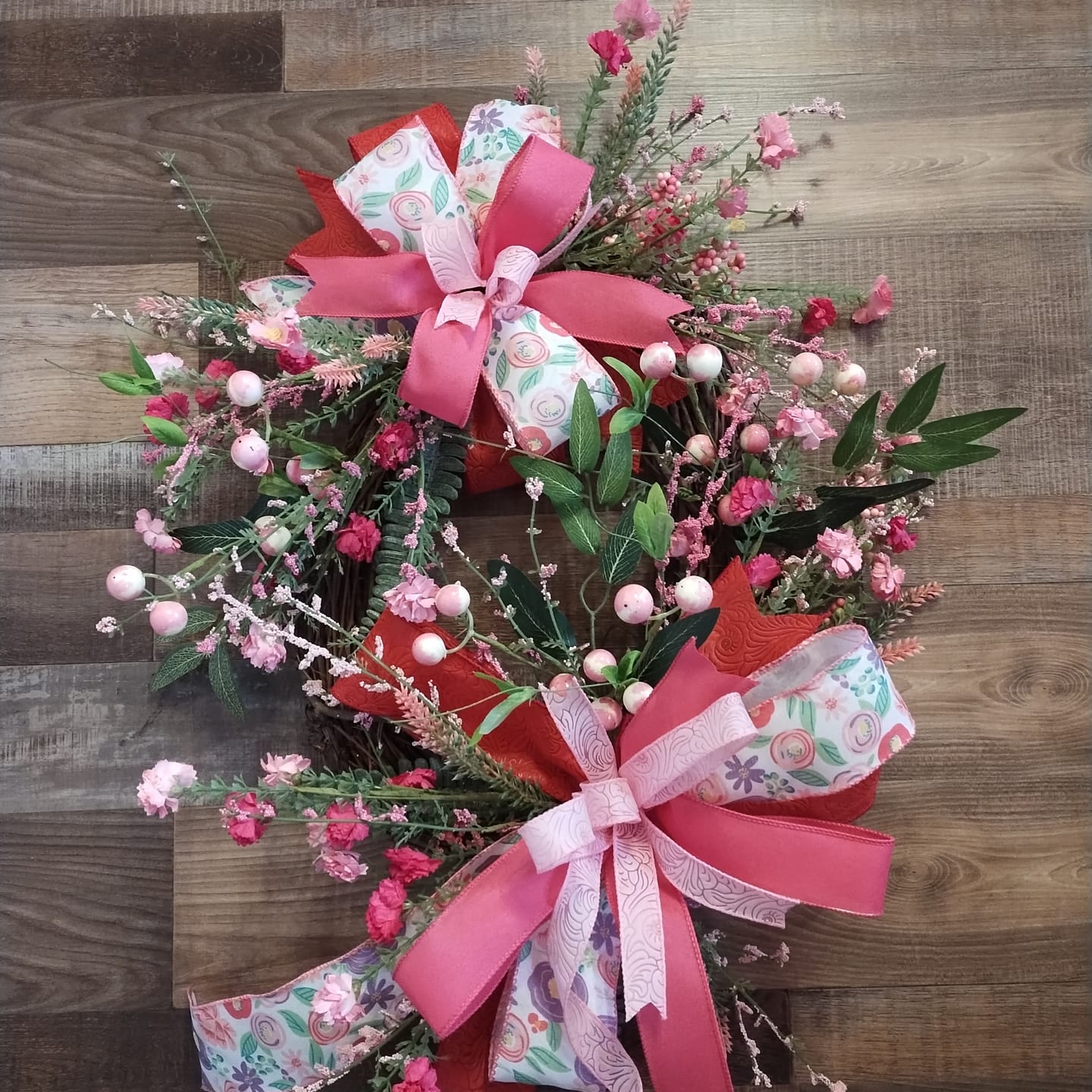 Customer photo review of 14" Oval Grapevine Wreath - DECOE-033