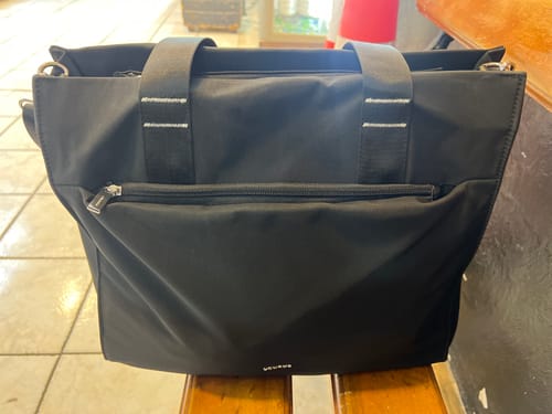 Reseña con foto de un cliente sobre Cartera De Hombro Notebook Nylon Icónica