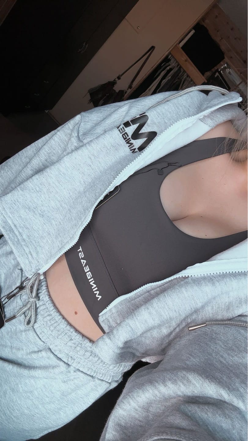 Customer photo review of Boyfriend Cropped Hoodie