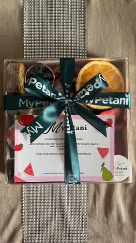 Customer photo review of Signature Cheese Fruit Platter (Available in S, M & L size)