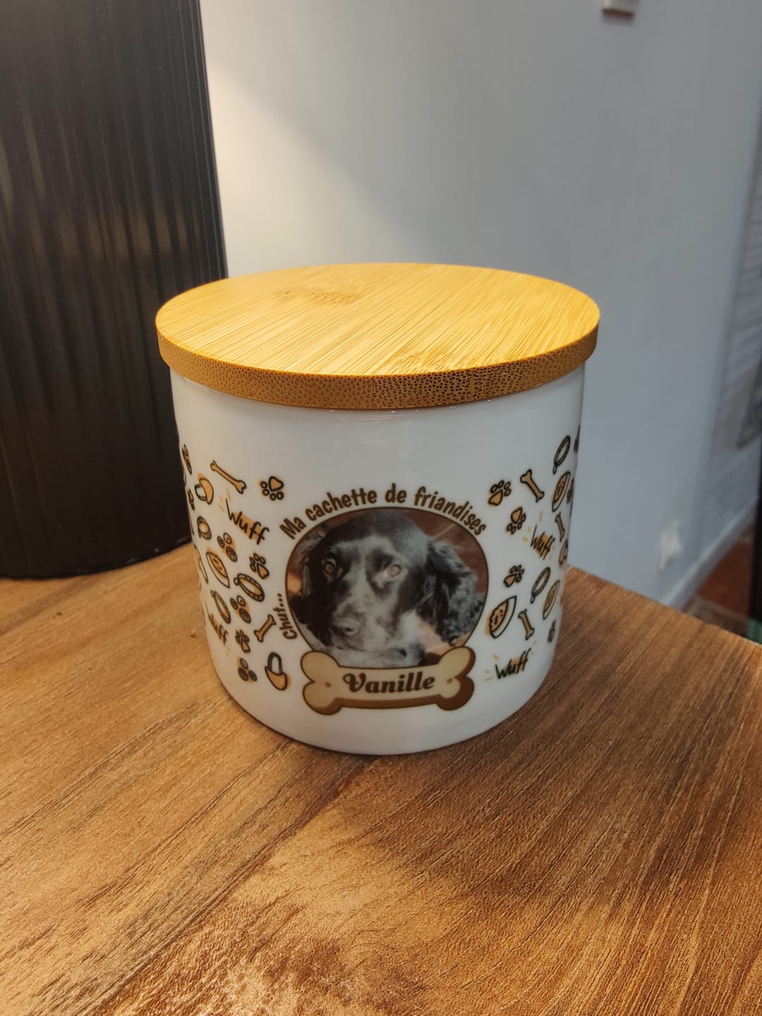 Customer photo review of Cachette de friandises - Boîte à friandises personnalisée