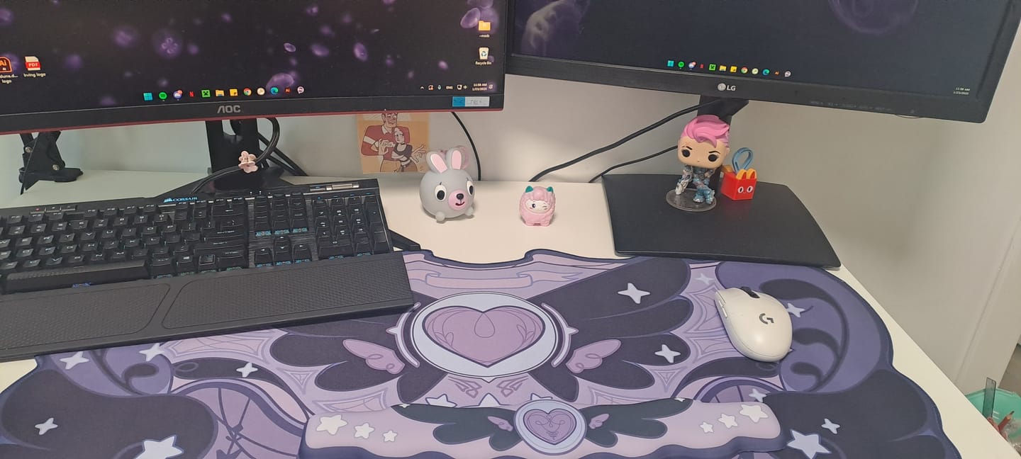 Customer photo review of GeekShare Dark Star Wings Mouse Pad