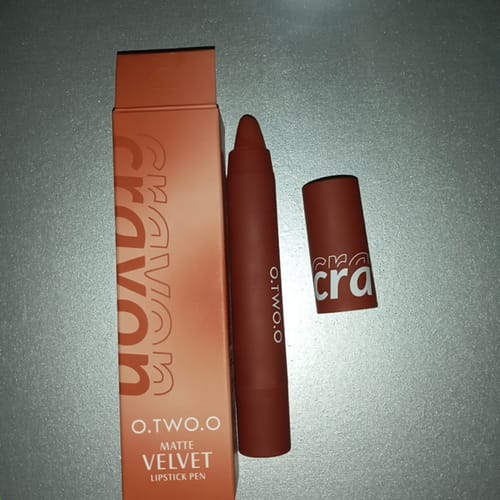 Customer photo review of O.TWO.O VELVET MATTE LIPSTICK PEN (CRAYON)