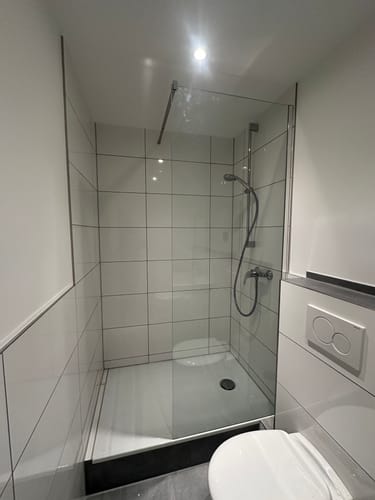 Customer photo review of SONNI Walk In/ Begehbare Dusche Duschabtrennung Duschwand Nano Klarglas Glasstärke 8mm Breite 70-120cm