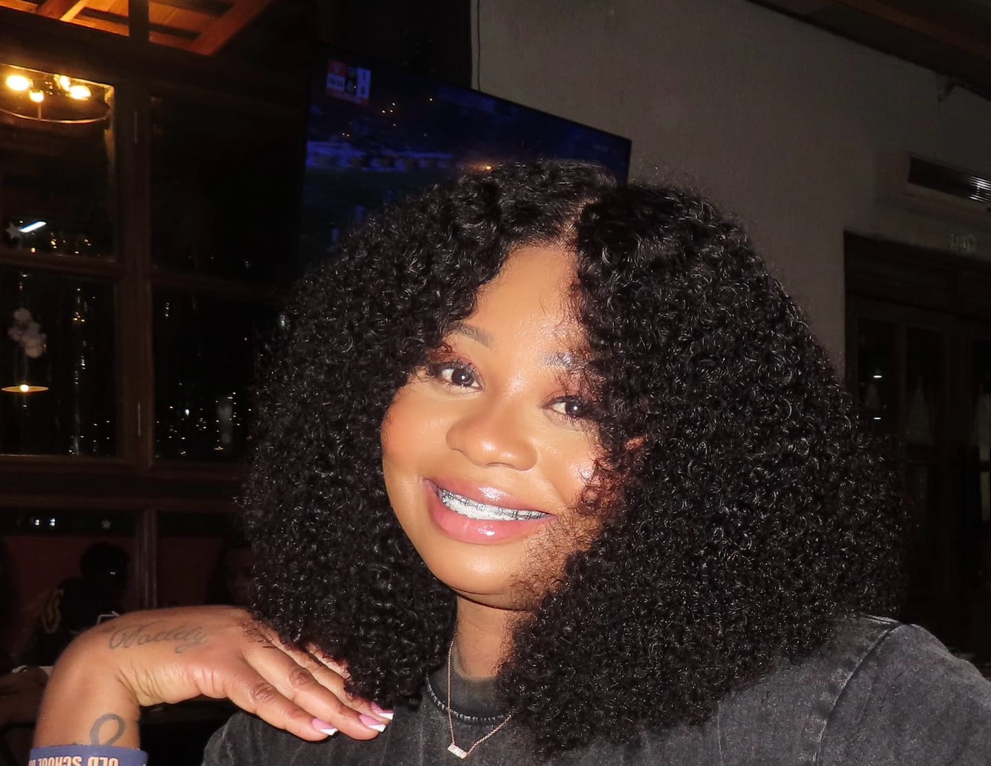 Customer photo review of Wavymy Glueless Kinky Curly 4x6 Lace Closure Wig HD Lace Wear & Go Wigs Dome Cap 180% Density