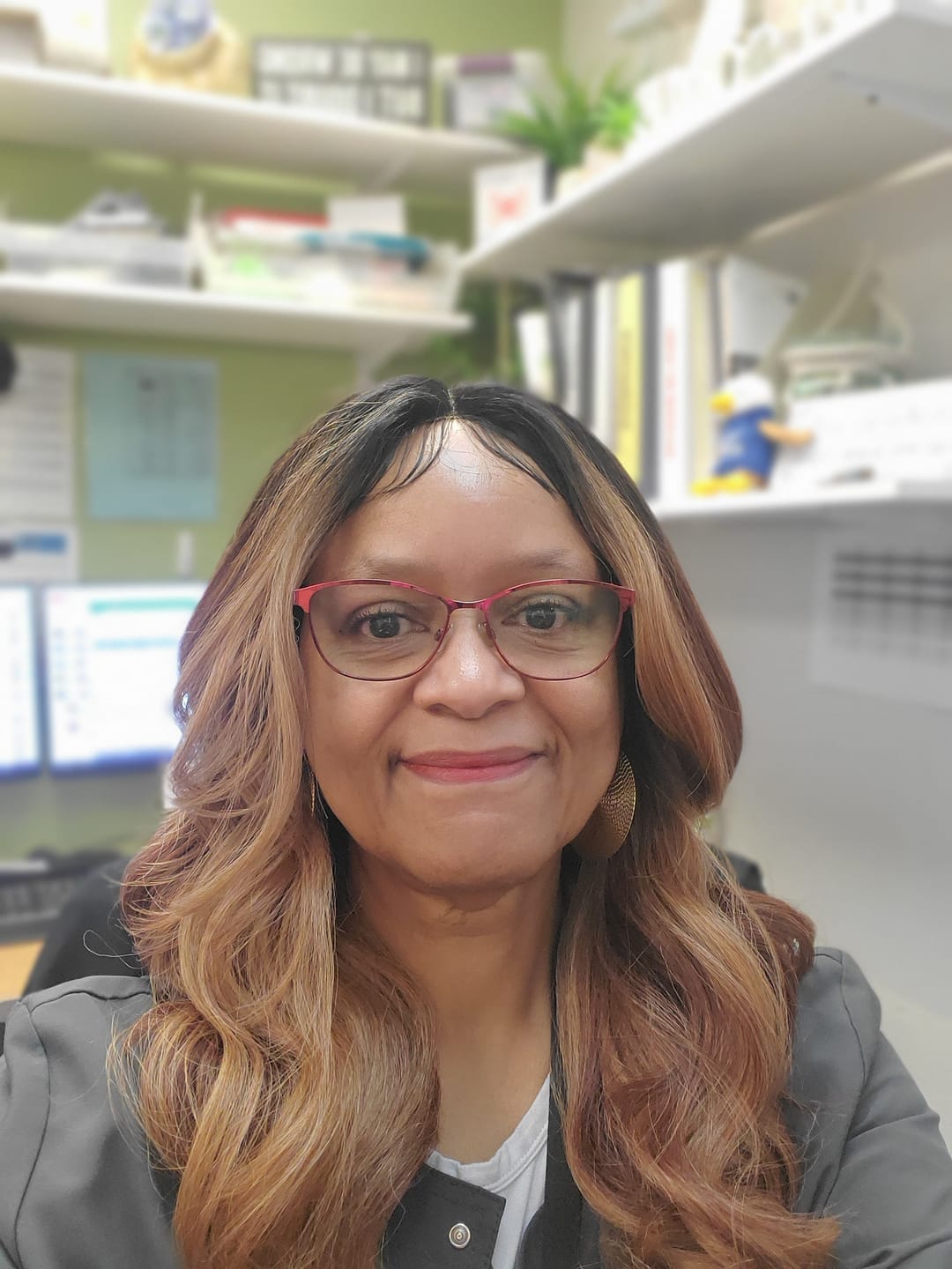 Customer photo review of Shake N Go Freetress Equal Synthetic 5" Lace Part Wig - VALENTINO
