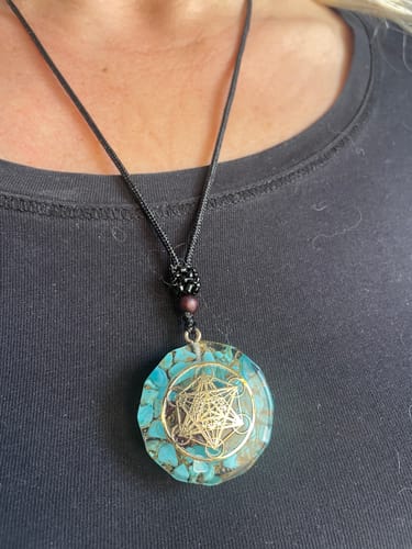 Customer photo review of Pendentif Orgonite "Cube de Métatron"