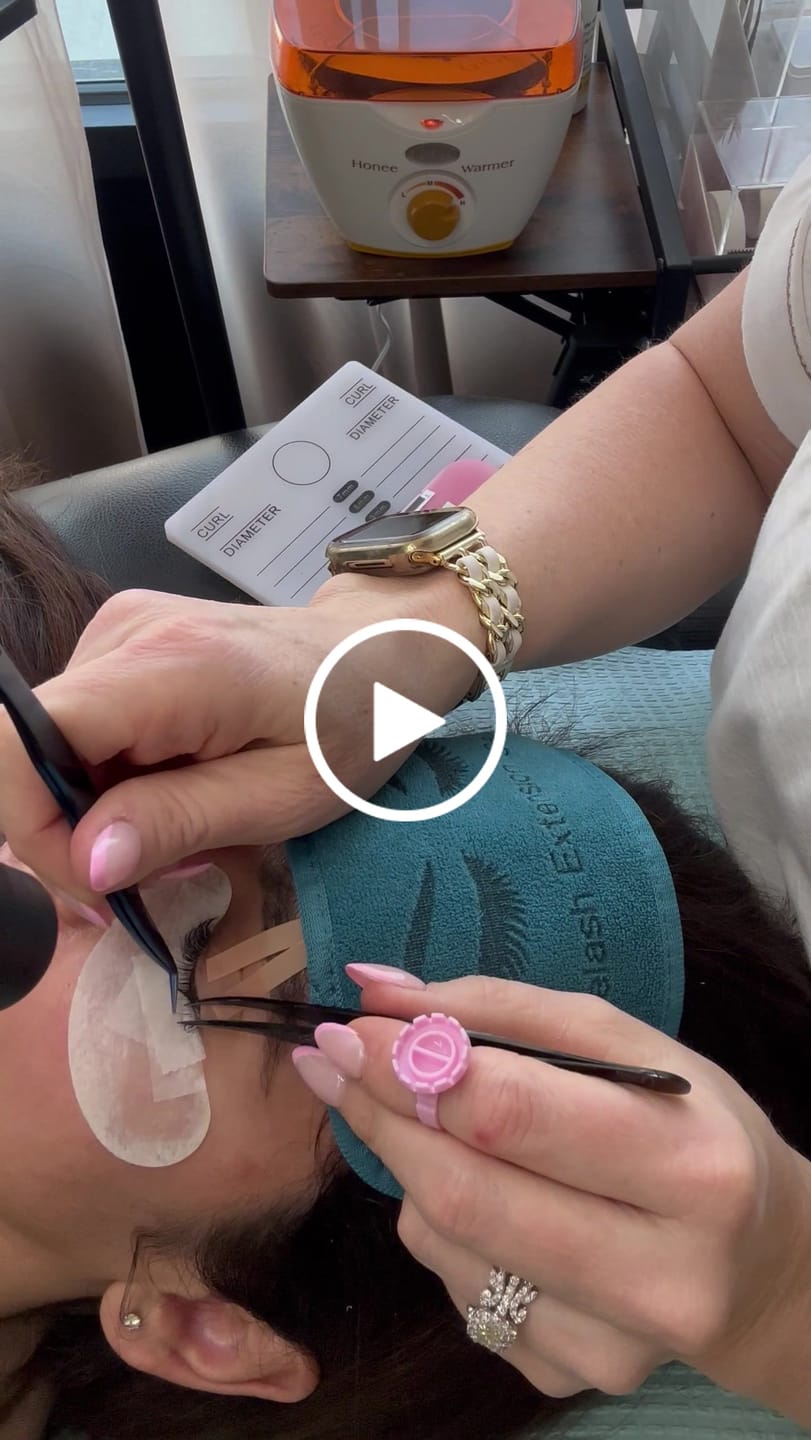 Customer video review of UV Lash Glue Clear 5ml
