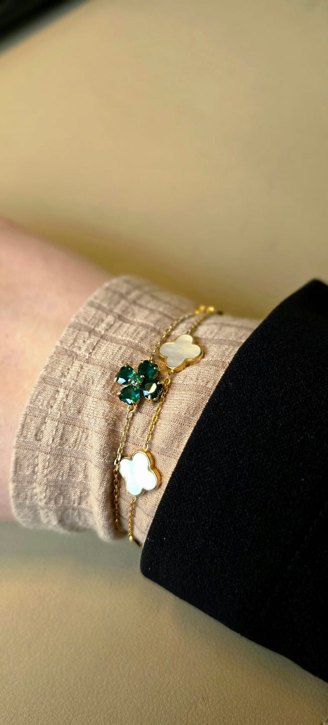 Customer photo review of Clover Perlmutt Armband | 18K vergoldet