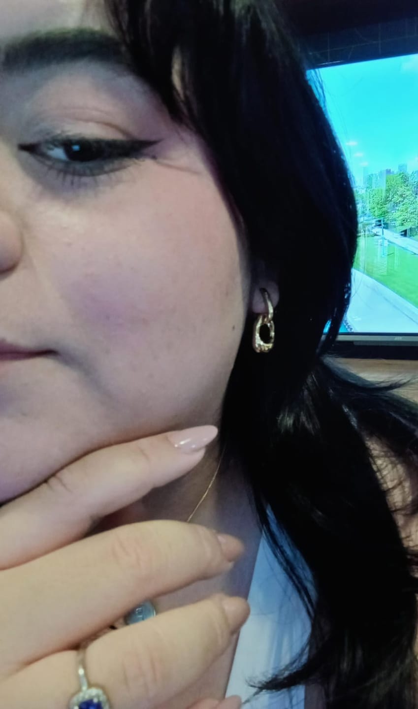Customer photo review of Aretes Cosmo