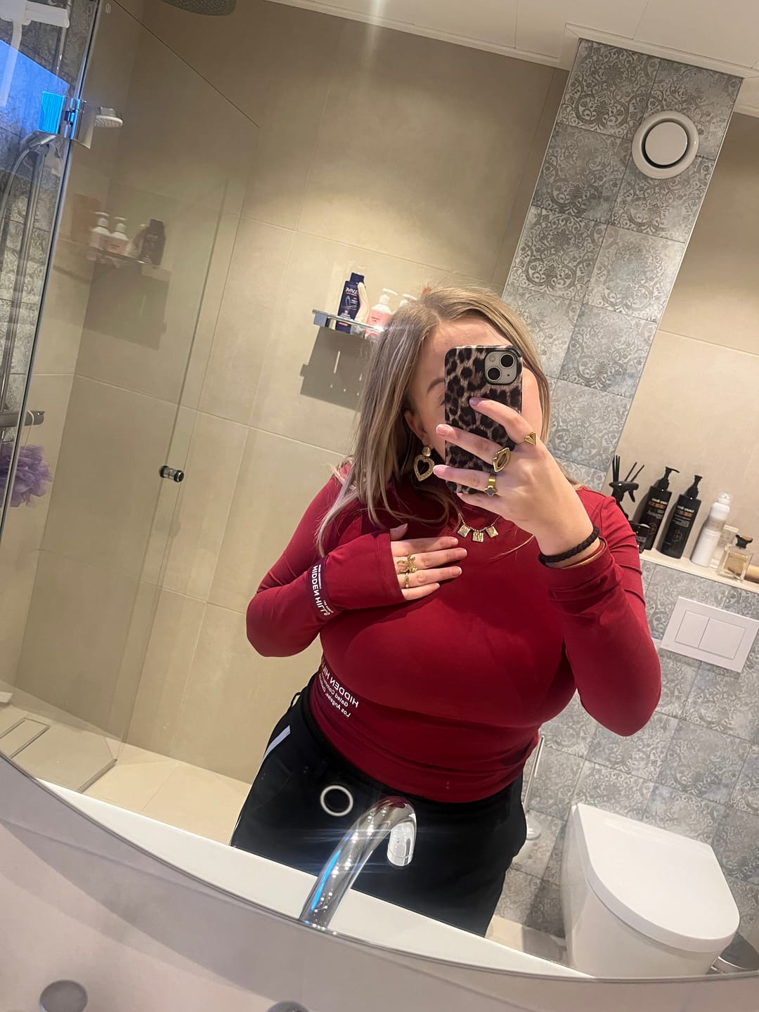 Customer photo review of LABEL LONGSLEEVE TOP BURGUNDY