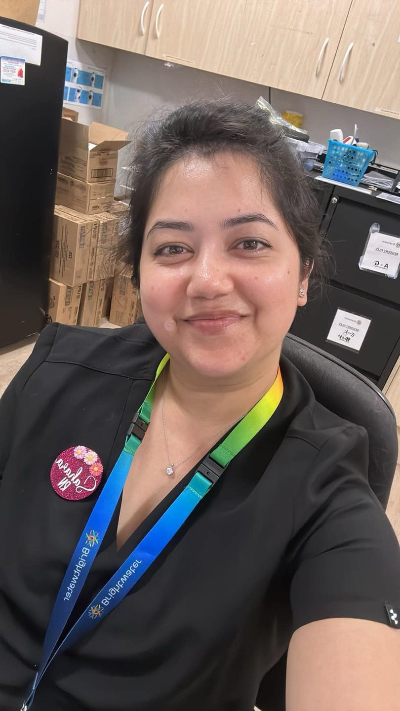 Customer photo review of ELIZABETH Two Pocket Scrub Top (Original SLTECH™ fabric) - Black