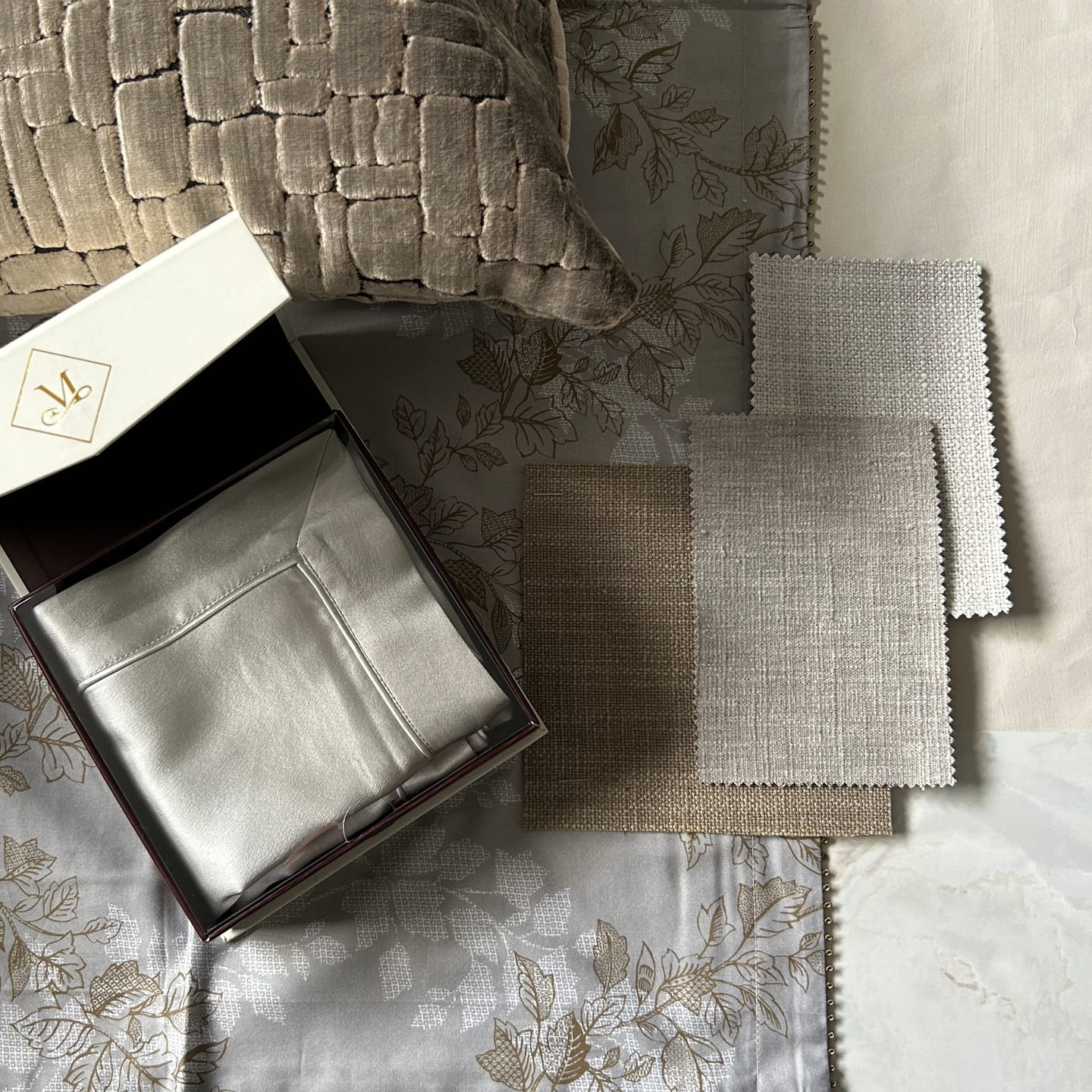 Customer photo review of Oyster Grey Oxford Pure Silk Pillowcase - Grey Piping