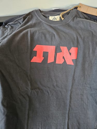 Customer photo review of טי לוגו את אדום
