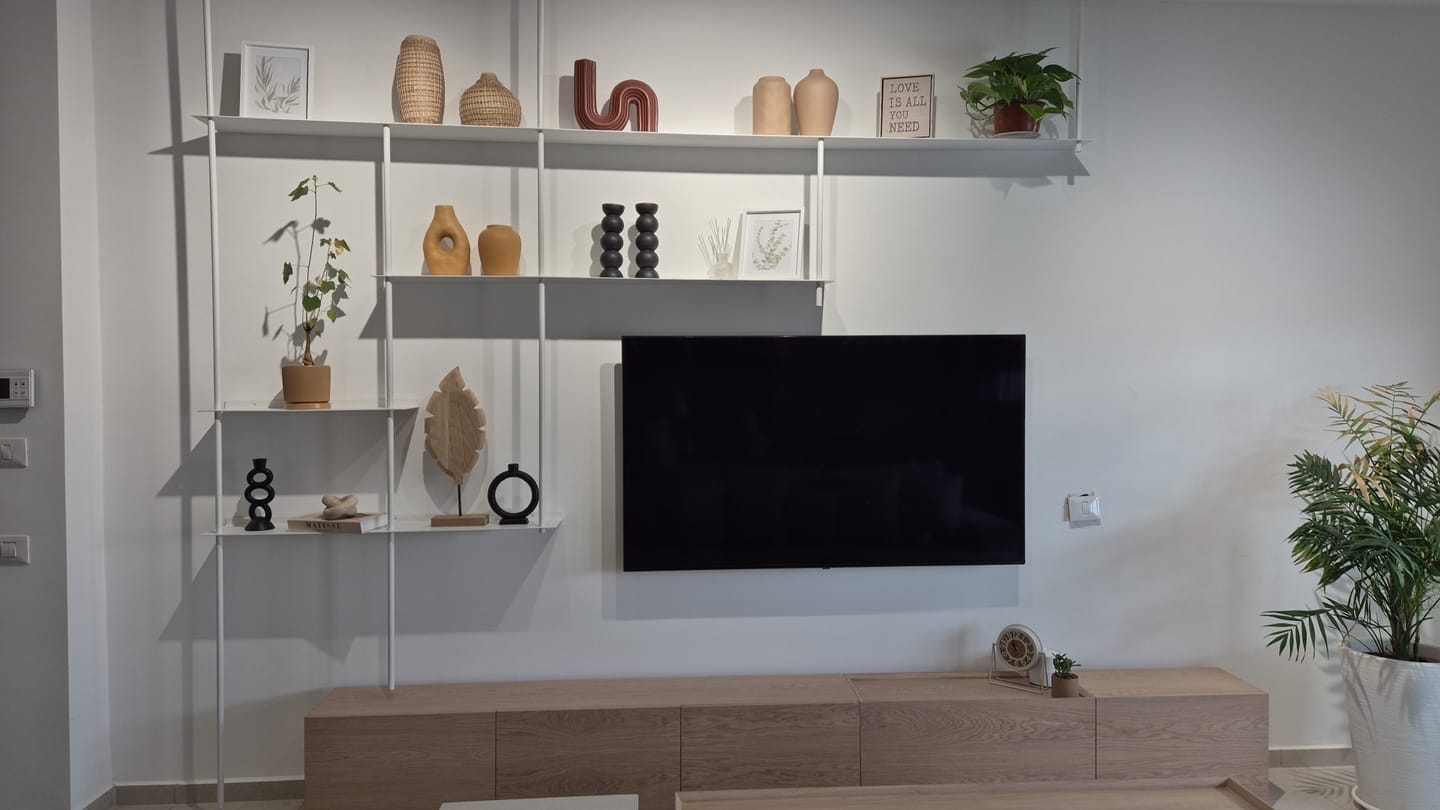 Customer photo review of ספריית מדפים בהזמנה אישית