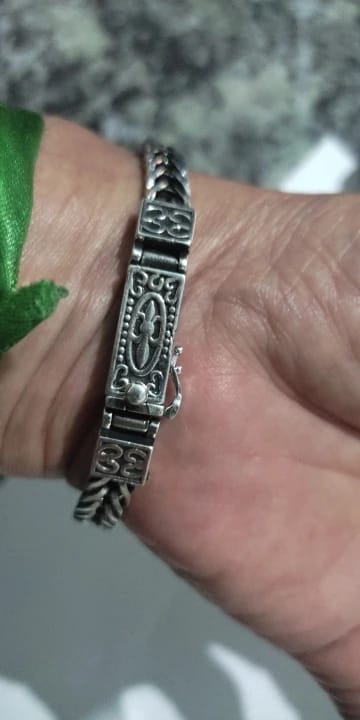 Customer photo review of Metal Hand-Woven Rope Twist Bracelet Unisex Timeless Geometric Pattern — Silver | KIMLUD