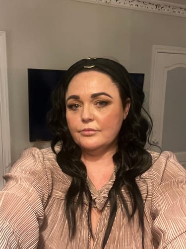 Customer photo review of The Headband Wig Perfect Curl