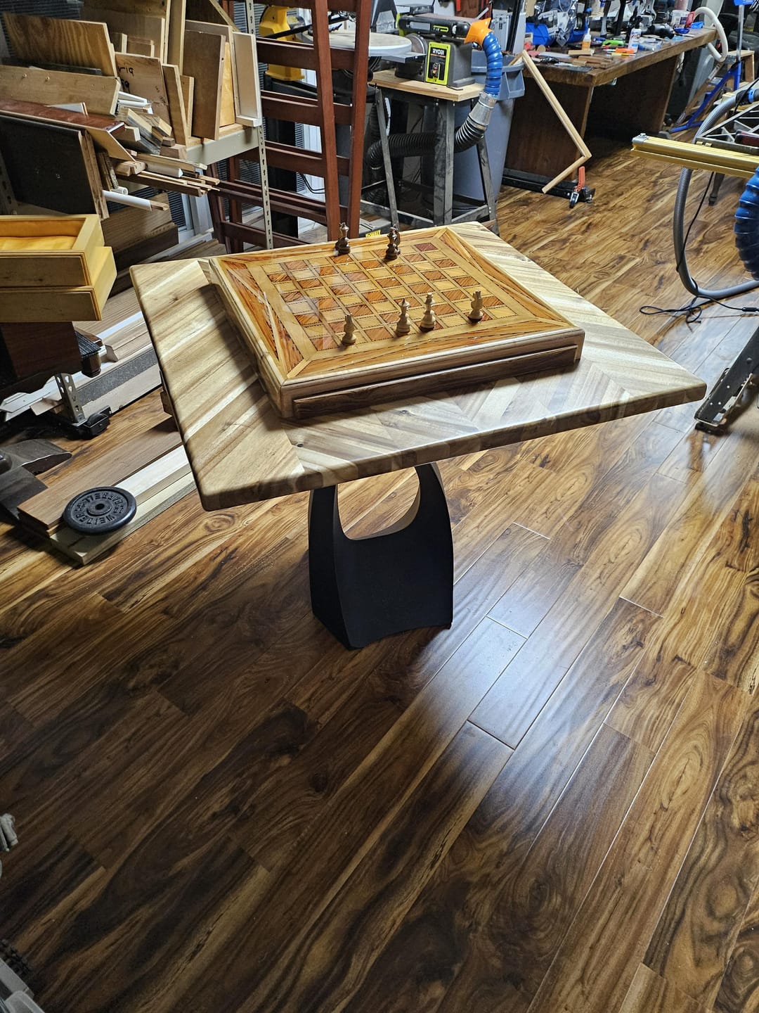 Customer photo review of Table Base 316 Tulipe 28H for Round Tabletop Dining
