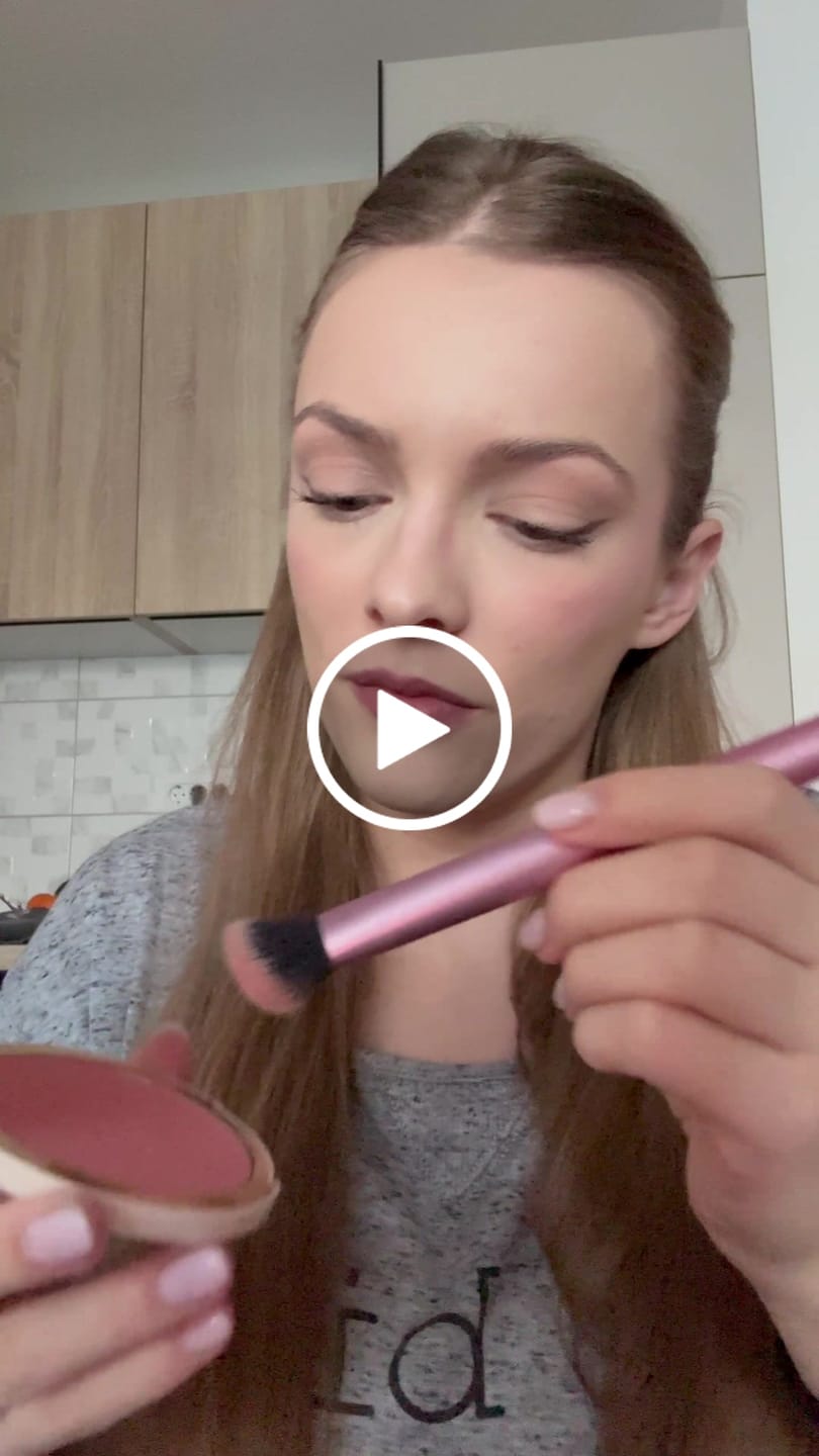 Customer video review of Blush pudra cu efect de blurare