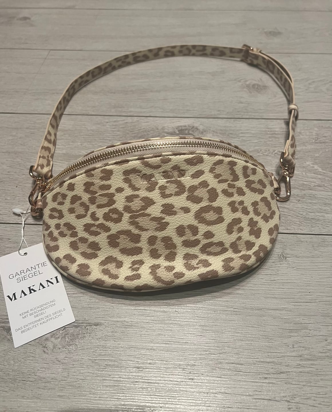 Customer photo review of NOA - LEO WHITE