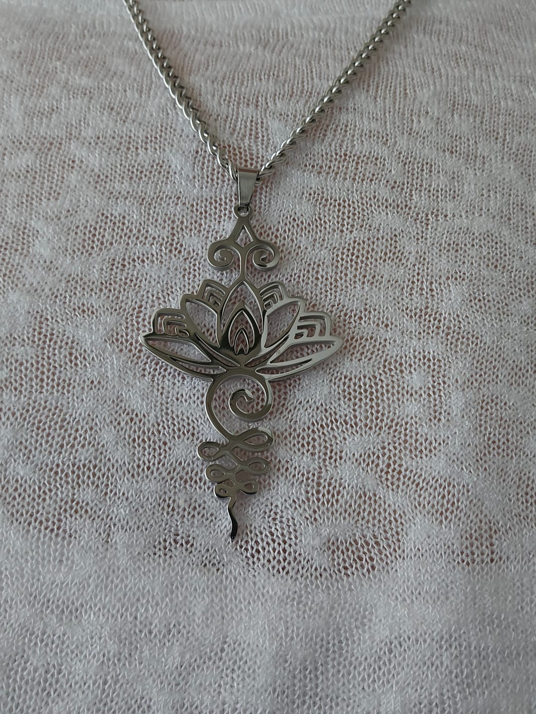 Customer photo review of Pendentif "Lotus Unalome"