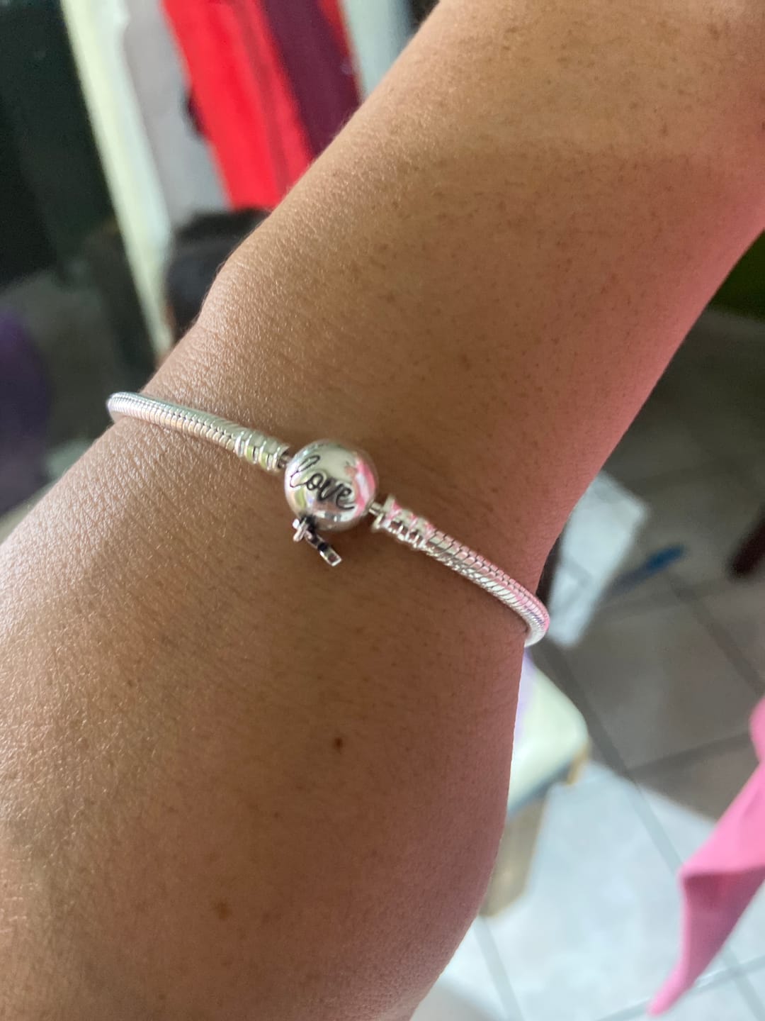 Customer photo review of Pulsera Esfera de Amor y Corazon
