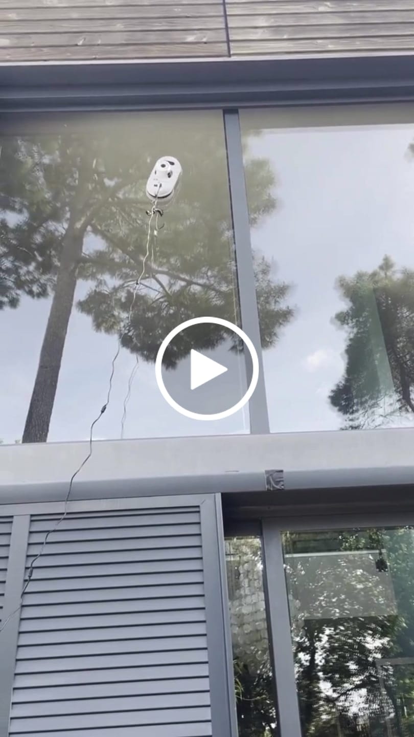 Customer video review of Robot lave vitre V3CLEAN