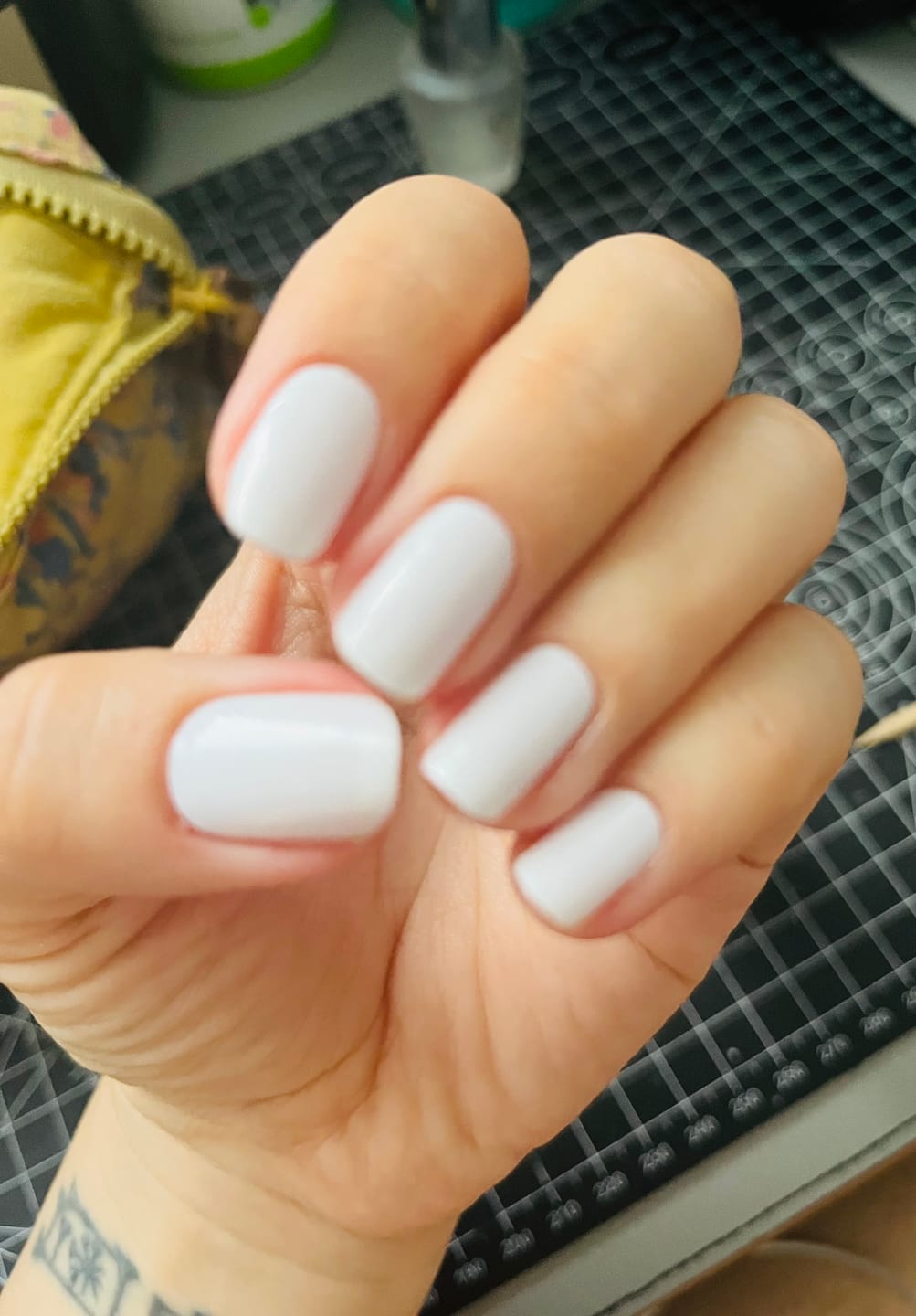 Customer photo review of Blanco Snow | Stickers de Esmalte