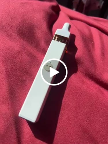 Customer video review of 2.5g Don't Trip Mushroom Vape: Hubble Bubble (Hybrid)