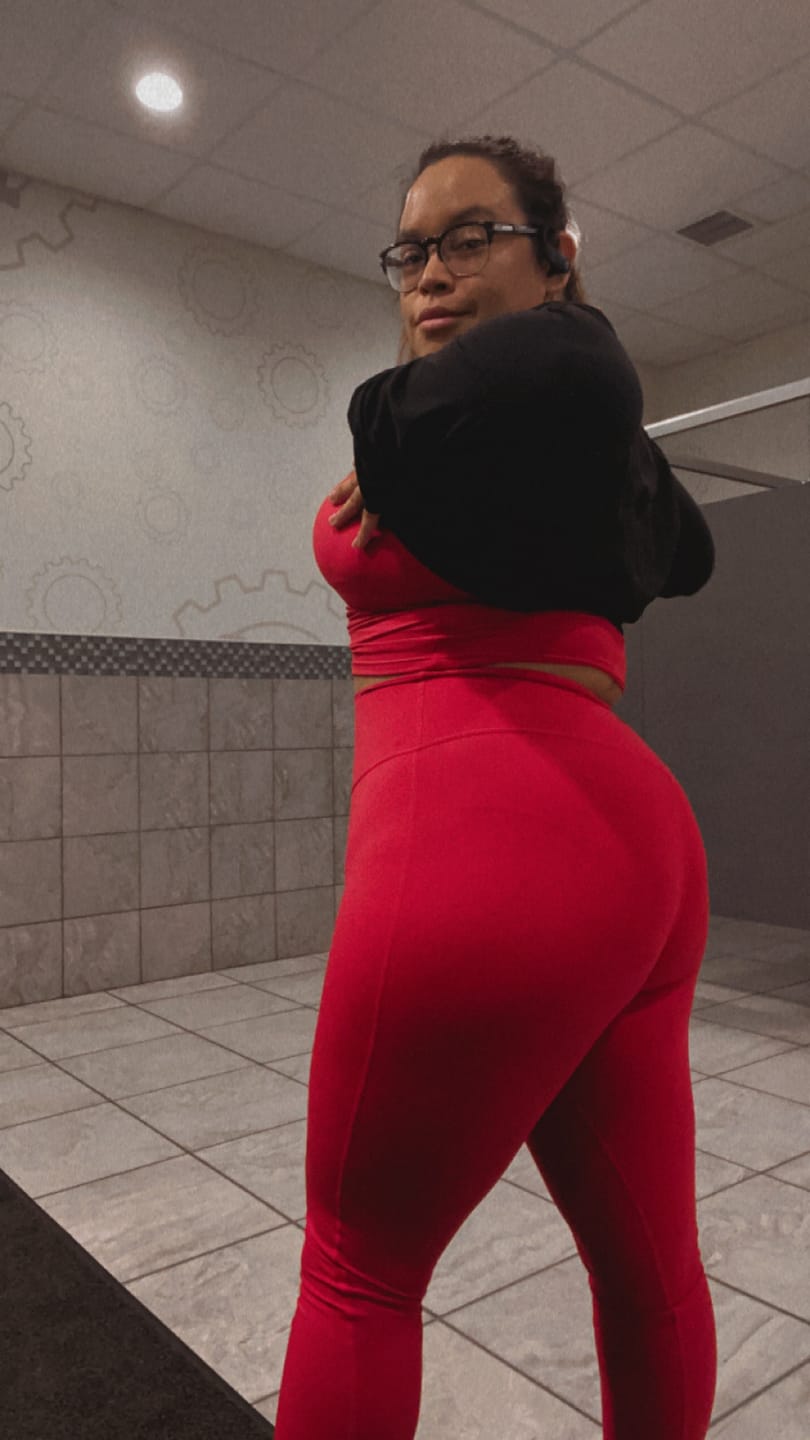 Customer photo review of FOUNDATION LEGGINGS