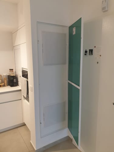 Customer photo review of דלת מראה להסתרת ארון חשמל