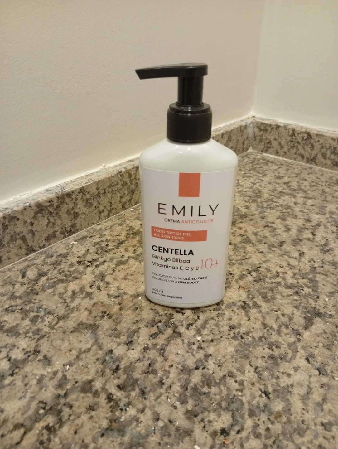 Customer photo review of Crema AntiCelulitis🧴🦵 - 200ml EMILY