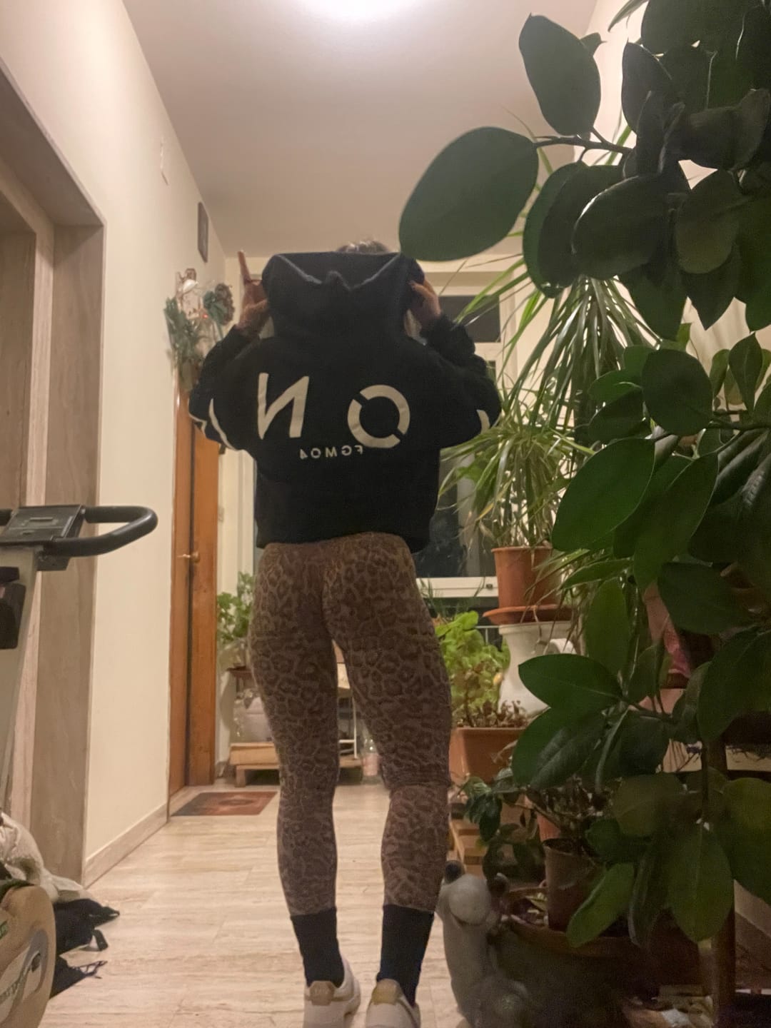 Customer photo review of Felpa Over Cappuccio FLAG Donna Nero