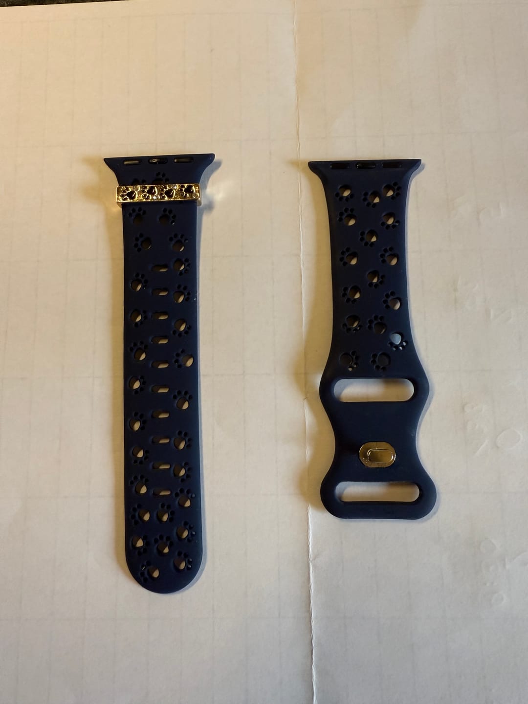 Customer photo review of Apple Watch Silikonband "Pfoten"