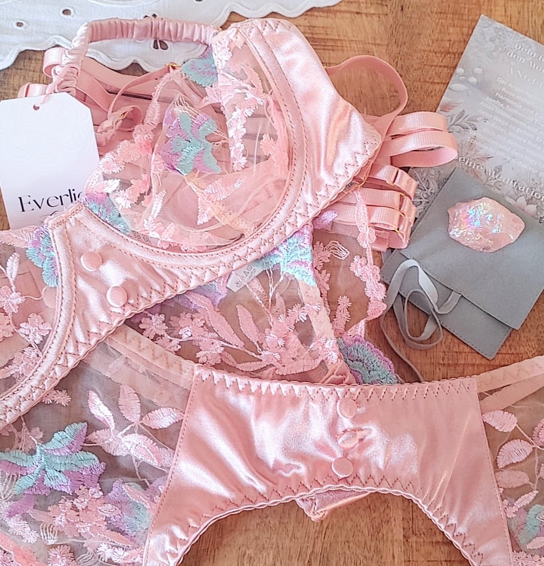 Customer photo review of MONATSBOX 💕