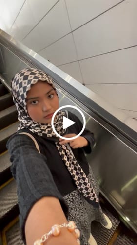 Customer video review of Monogram Square (Black)