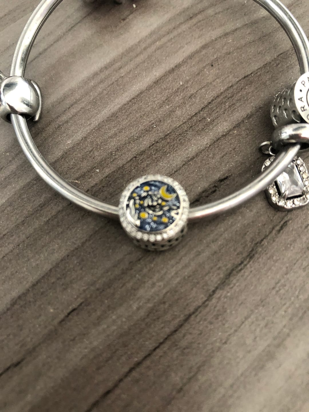 Customer photo review of Charm Noche Estrellada de Van Gogh