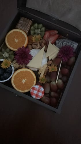 Customer photo review of Jasmine Super Cheese Fruits Box (With Unique Carved Wooden Box)