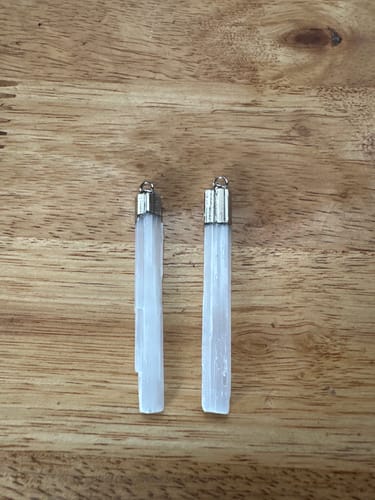 Customer photo review of Selenite Stone Spike Charms - Iron Strip Pendant - Natural Stone - Silver Tone Plated Iron – Jewelry Supplies - 70.1x5.39x3.46mm – NS1761B